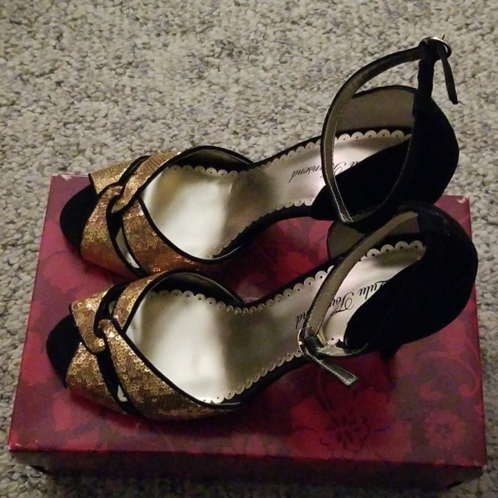Lulu Townsend gold sequined pumps size 11